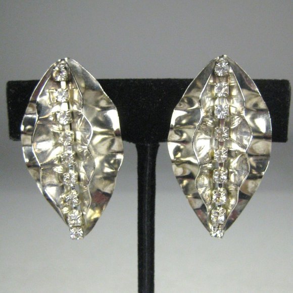 Women's Earrings 1.5 Inch Silvertone Rhinestones Pierced Stud Seed Pod Leaf - Picture 1 of 4